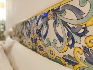 Camera Ambrosia - maiolica detail