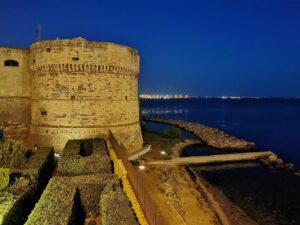 Taranto, Castello Aragonese, Piazza Castello
